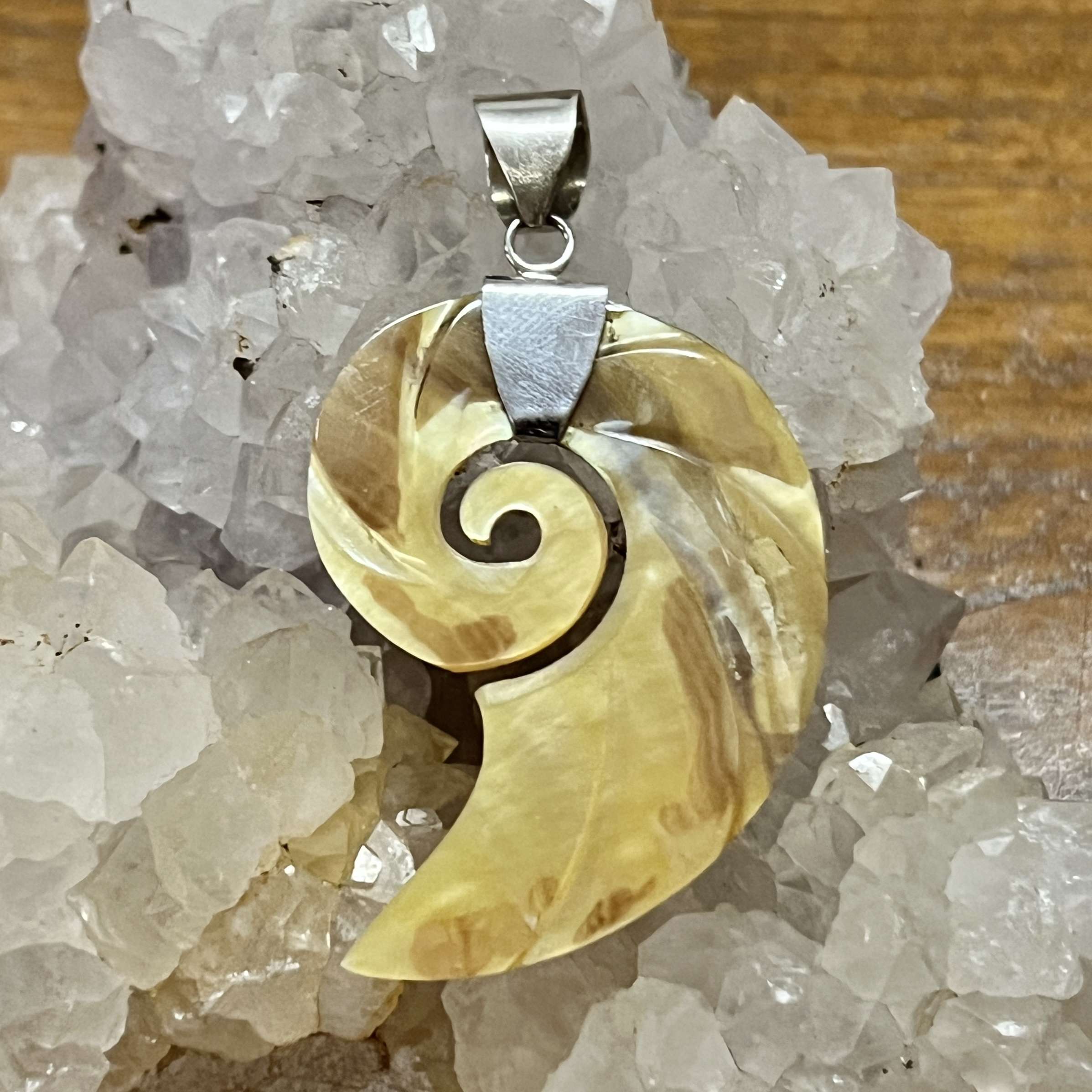 (HANDMADE 925 BALI STERLING SILVER FILIGREE PENDANTS WITH MOTHER OF PEARL)